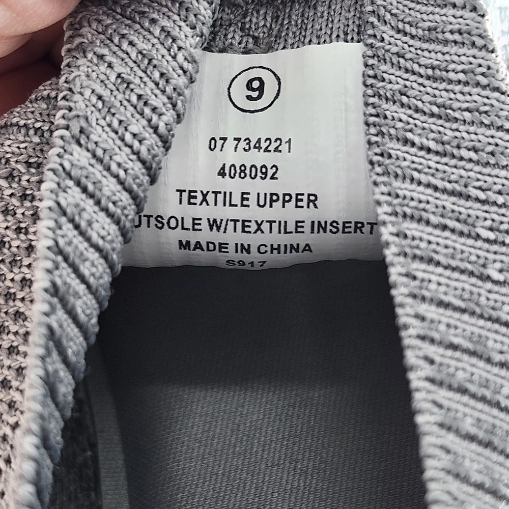 Tommy Bahama Flint Jogger Light Grey Knit Pull-On No-Lace Memory Foam Sneakers - Picture 9 of 10